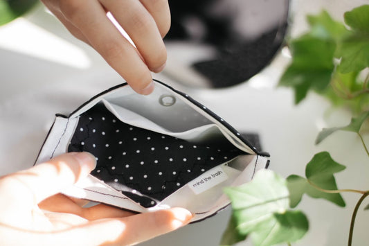 BOLSA PARA PENSO MENSTRUAL REUTILIZÁVEL - PRETO